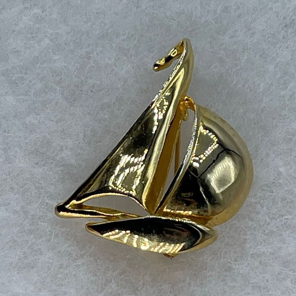 Vintage gold-tone sailboat brooch 3D open cut raised